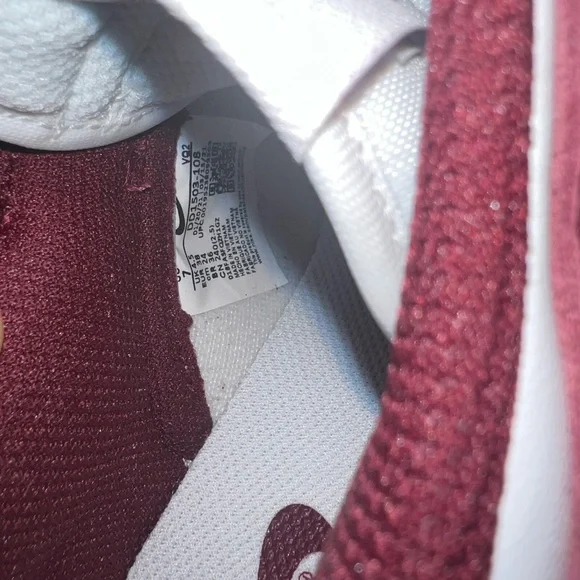 NEW NIKE Dunk Low Women’s size 7. For faster shipping box not included.